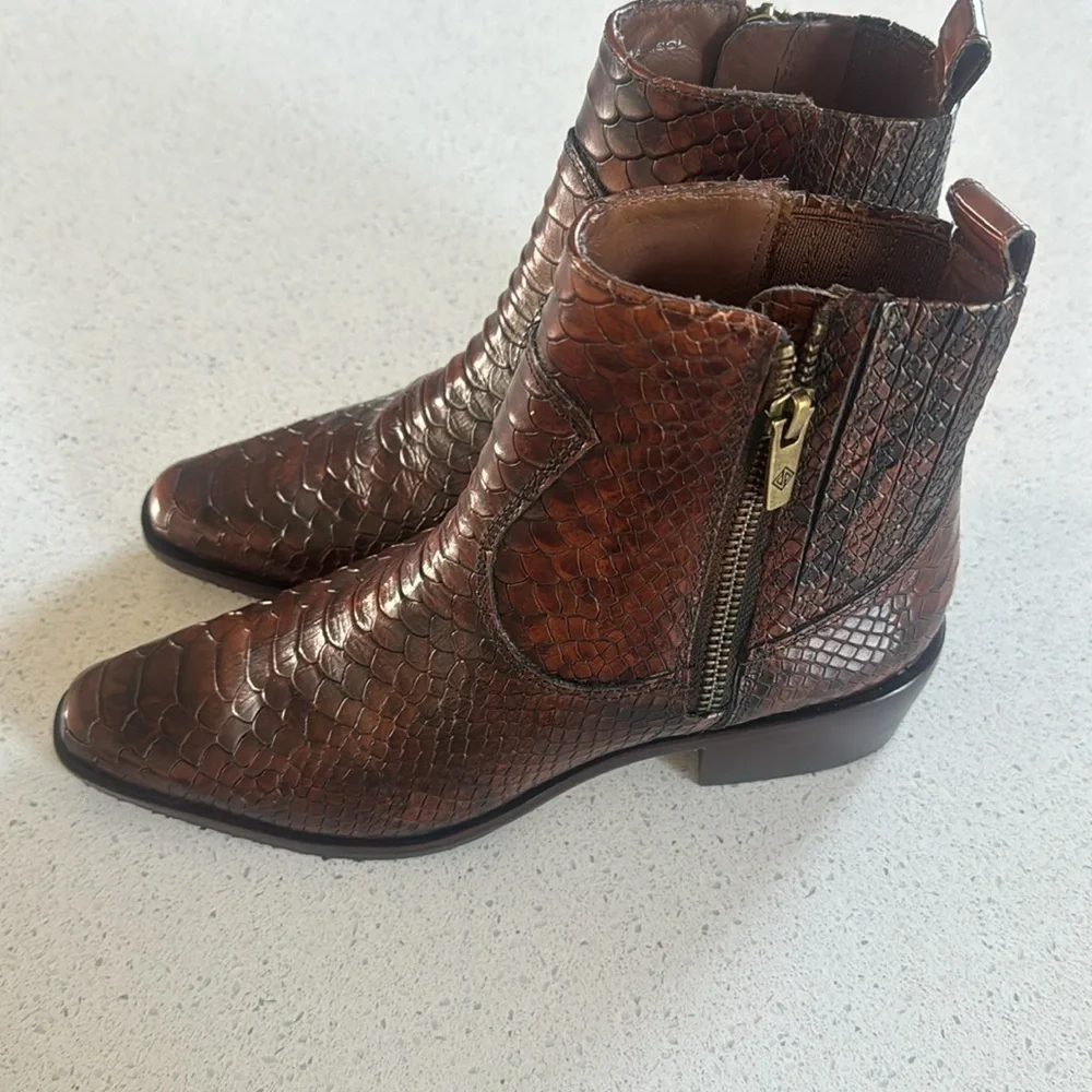 🍍DONALD PLINER BROWN ZIP BOOTIE🍍6M